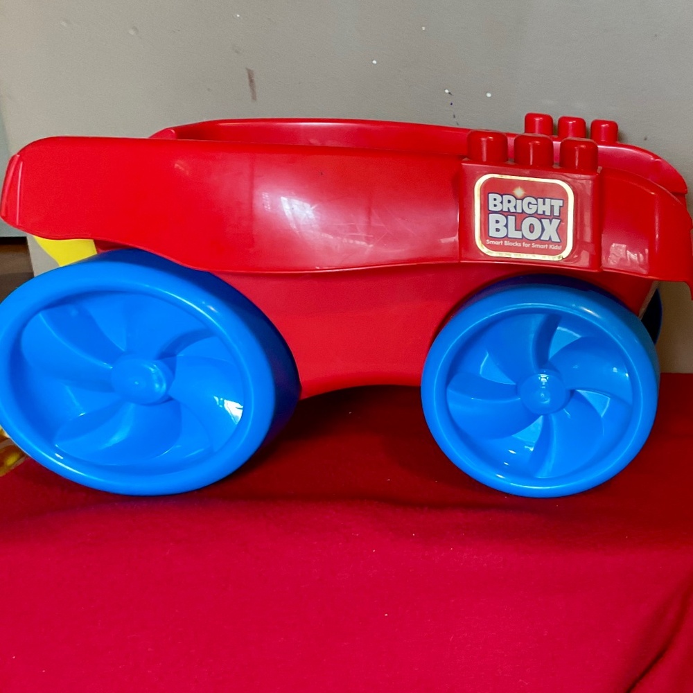 Megabloks Pull and Play Wagon